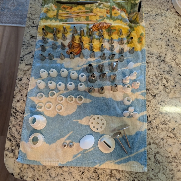 Wilton Cake Decorating Supplies - Picture 4 of 7